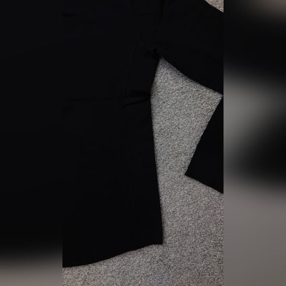 Vince Slim Fit Waffle Knit Long Sleeve T-Shirt Black - Picture 13 of 16